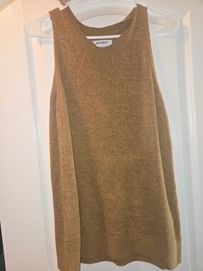 Old Navy Sleeveless Knit Sweater Tank in Camel